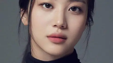 Hong Hwa Yeon (홍화연 1998)